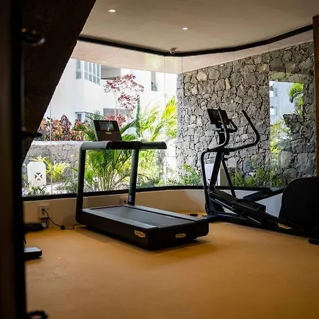 Heated Pool*gym*a/c 아파트 아로나